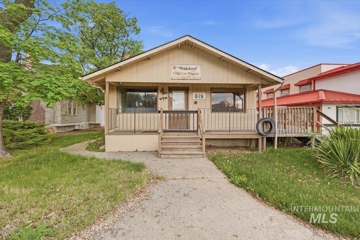 819 12th Ave. S. - Photo 1