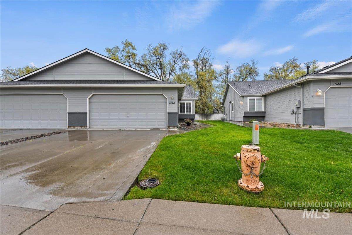 1312 Diamond Ct - Photo 1