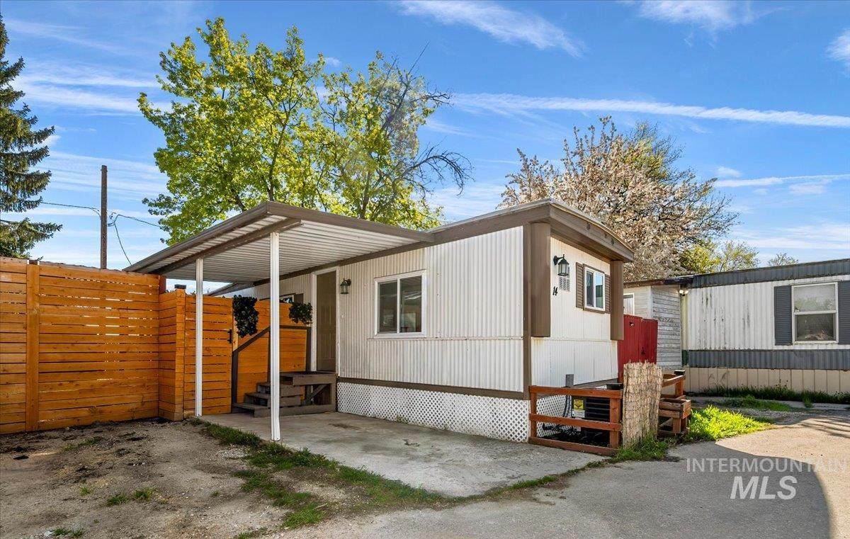 7701 Ustick Rd - Photo 1