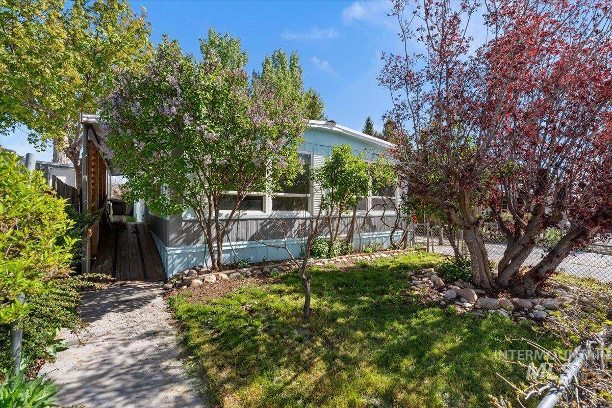 3710 Clacton Way - Photo 1