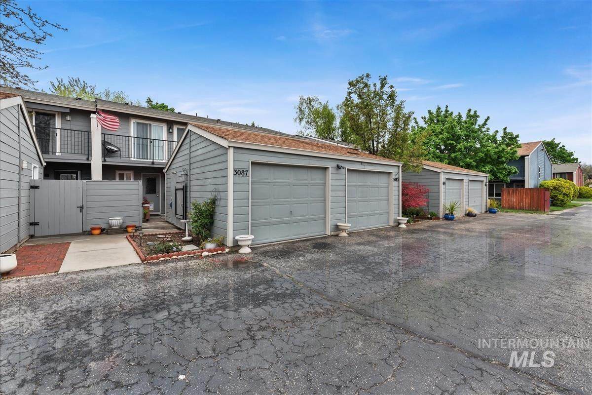 3087 Norfolk Lane - Photo 1