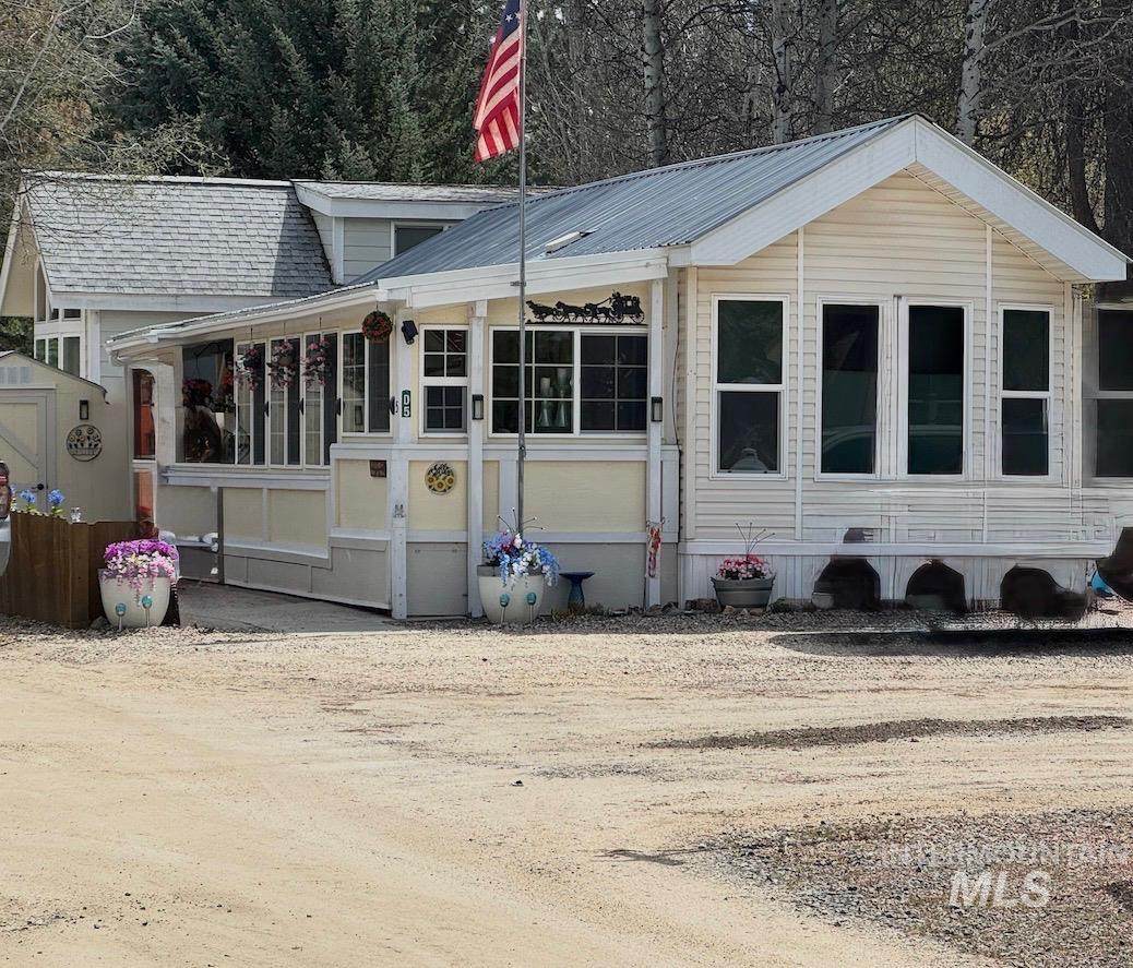 514 Sawyer St - Photo 1