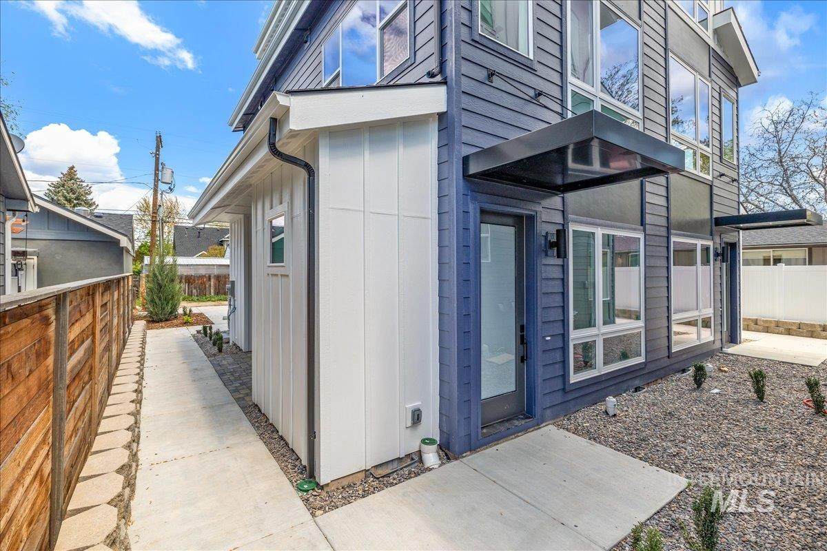 2810 Bannock St - Photo 1