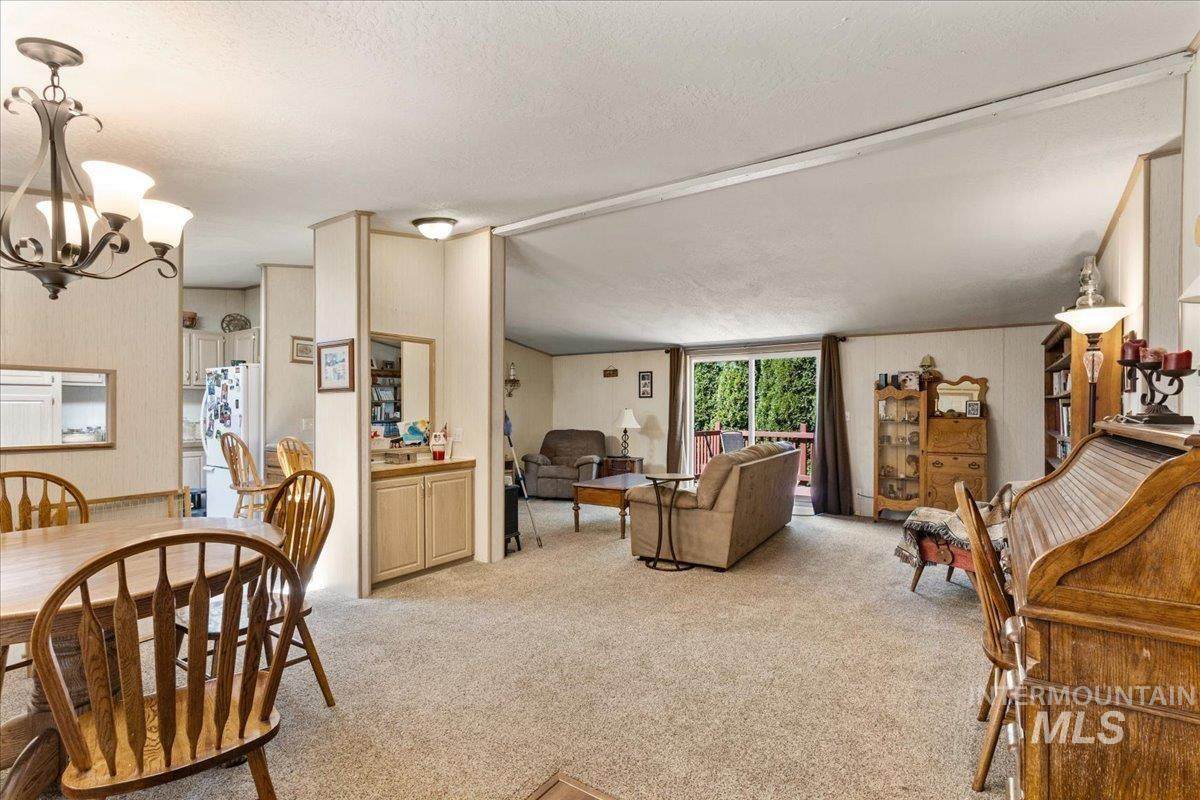 2206 Oxford Circle - Photo 1