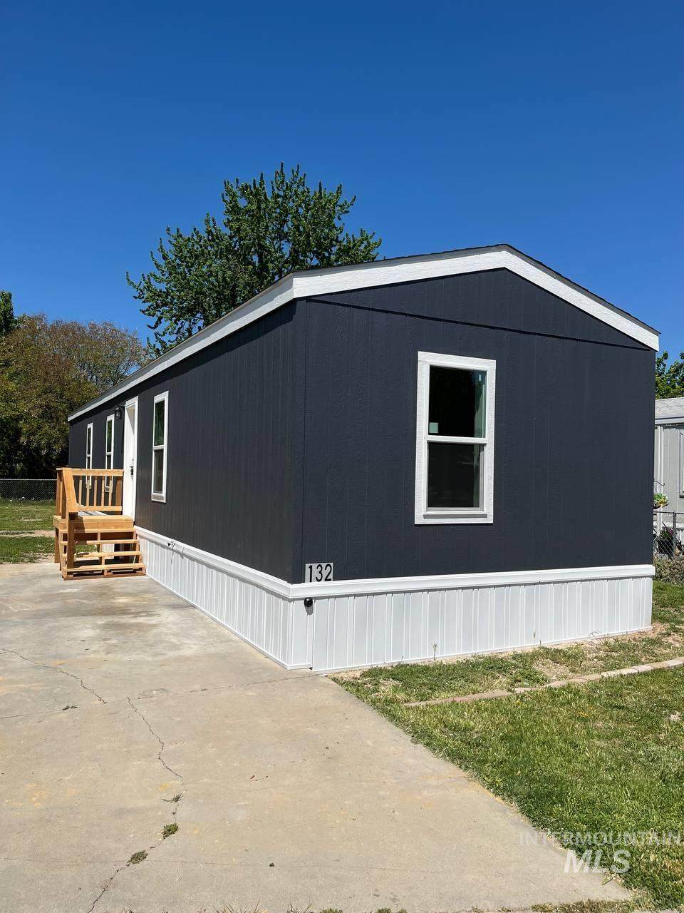 424 Cherry Ln - Photo 1