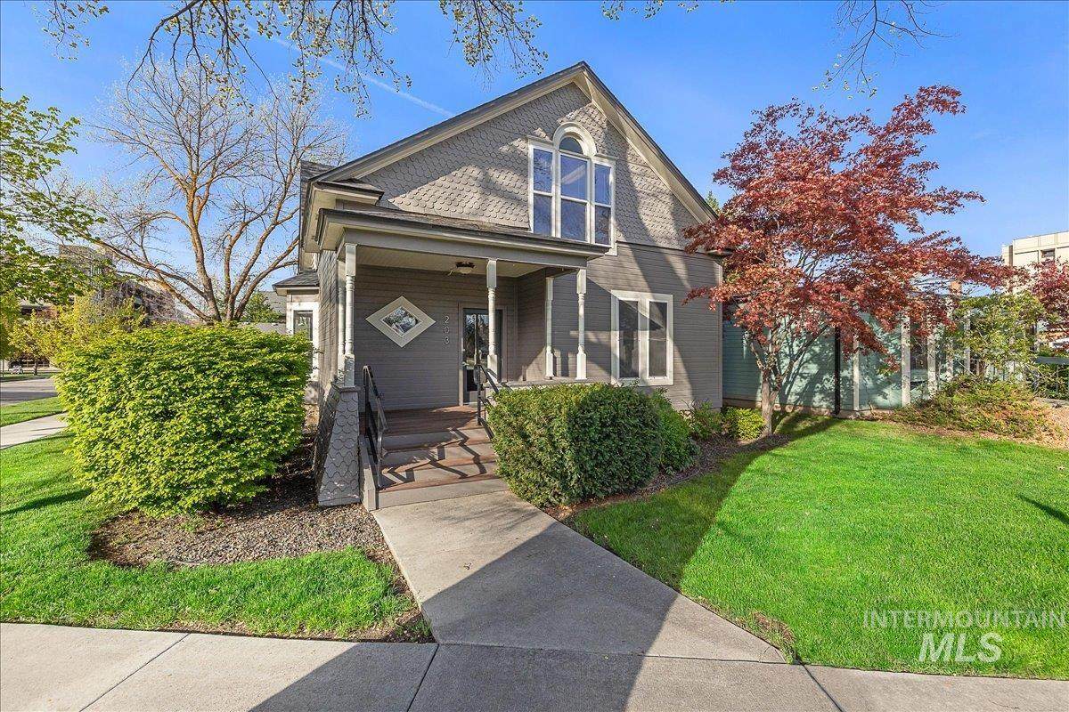203 Fort St - Photo 1