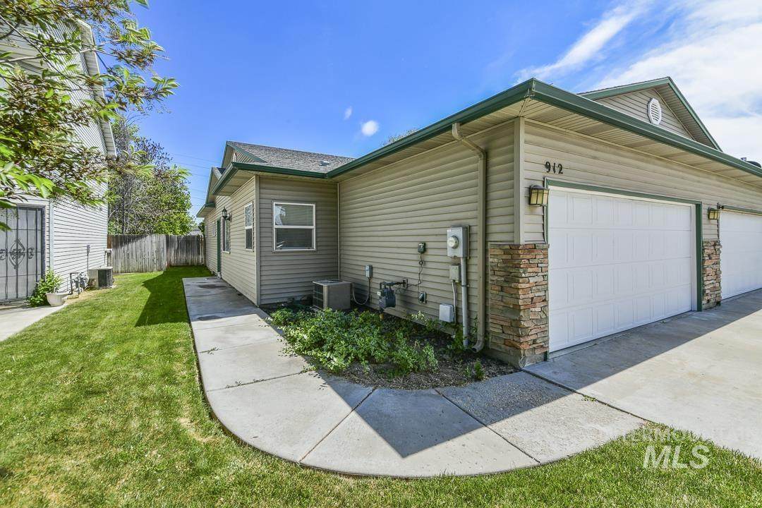 912 Diamond St. - Photo 1