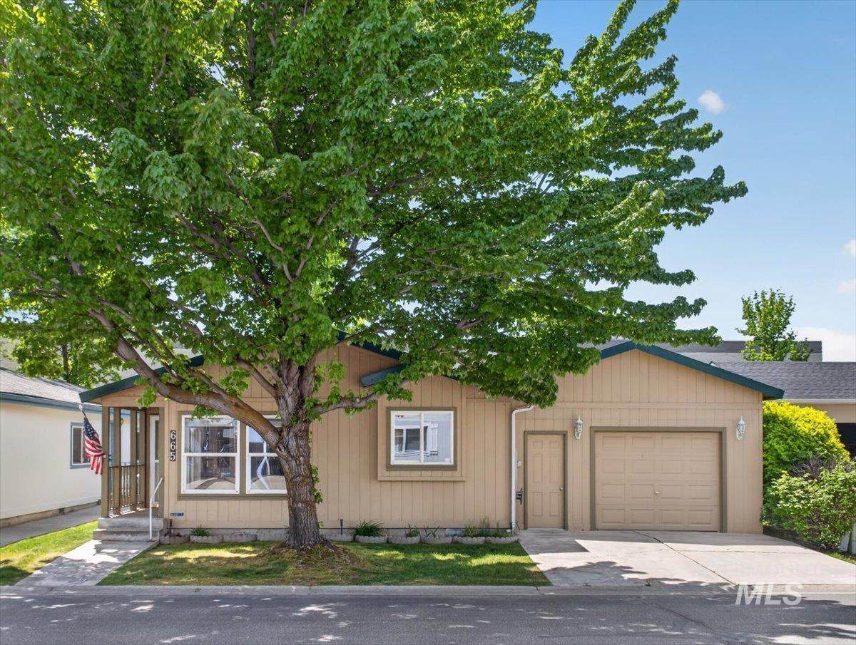 665 Liberty Lane - Photo 1