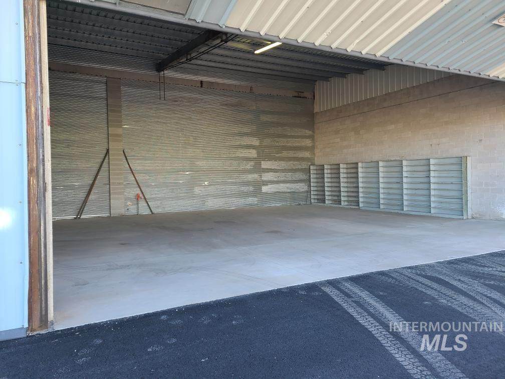 740 Airport Loop - Photo 1