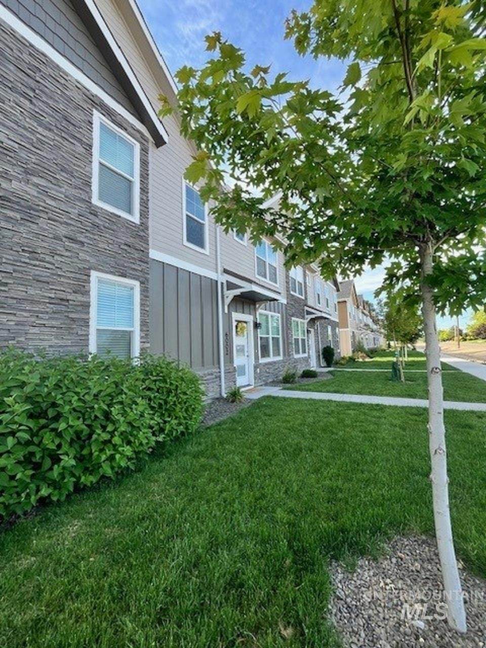 6014 Jessenia Ln - Photo 1