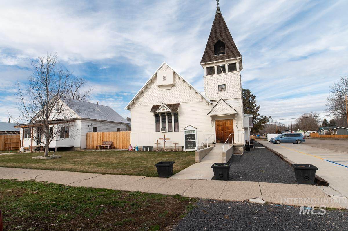 738 Main - Photo 1