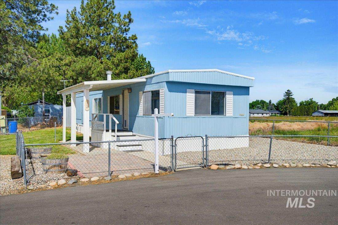 1600 Main St - Photo 1