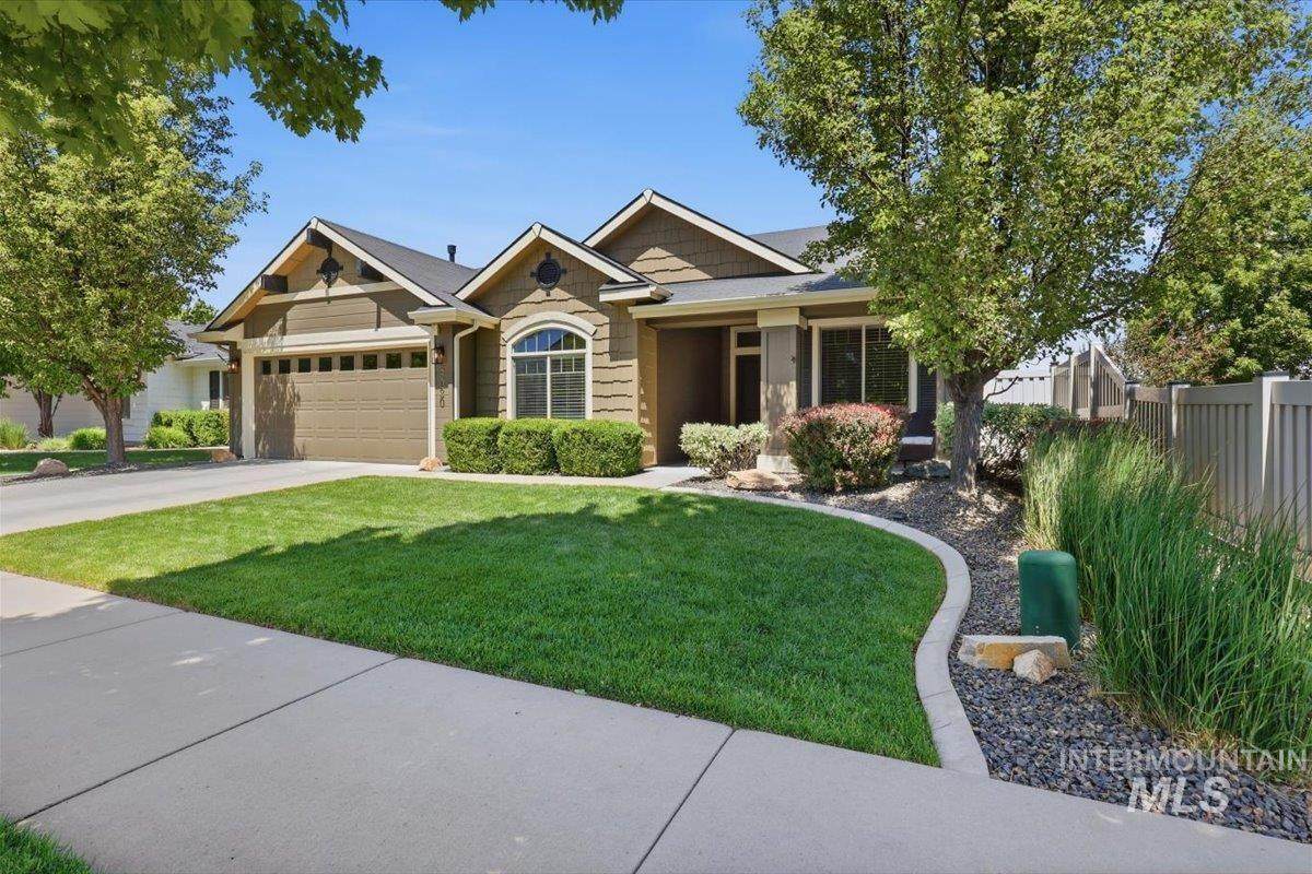 5020 Los Flores St - Photo 1