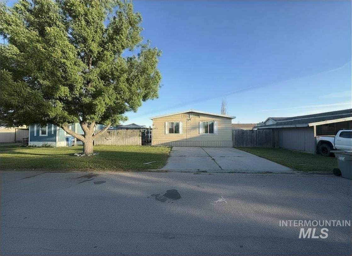 1715 Windmere Dr - Photo 1