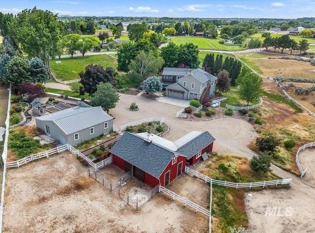 10060 W Rolling Hills Dr. - Photo 1