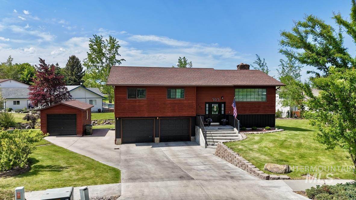 707 Maple Street - Photo 1