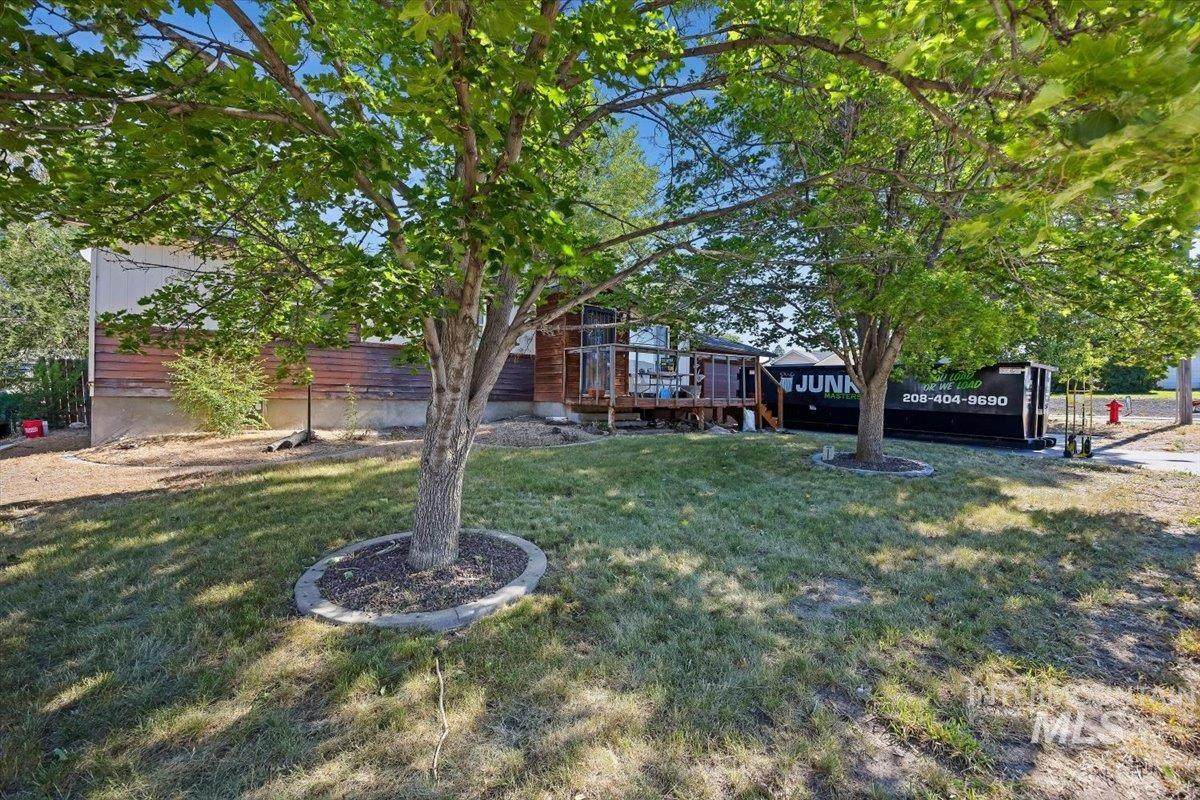 526 E Avenue J - Photo 1