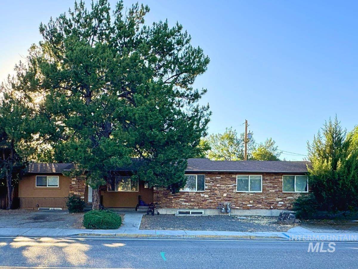 764 Curtis - Photo 1