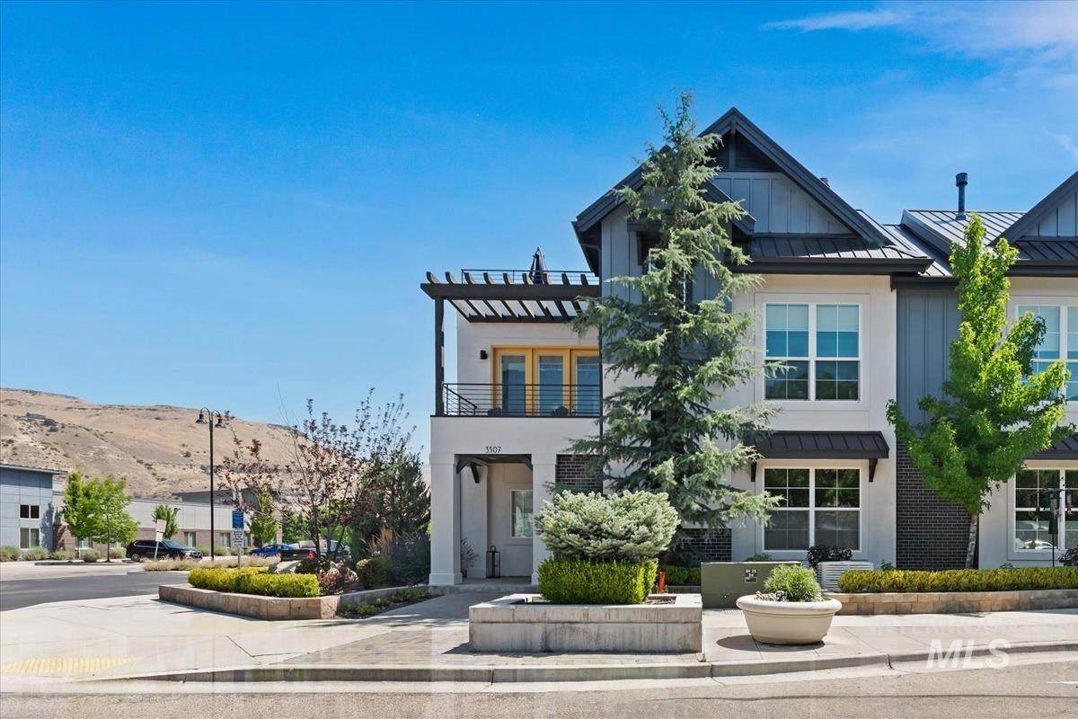 3307 E Trifecta Ln - Photo 1