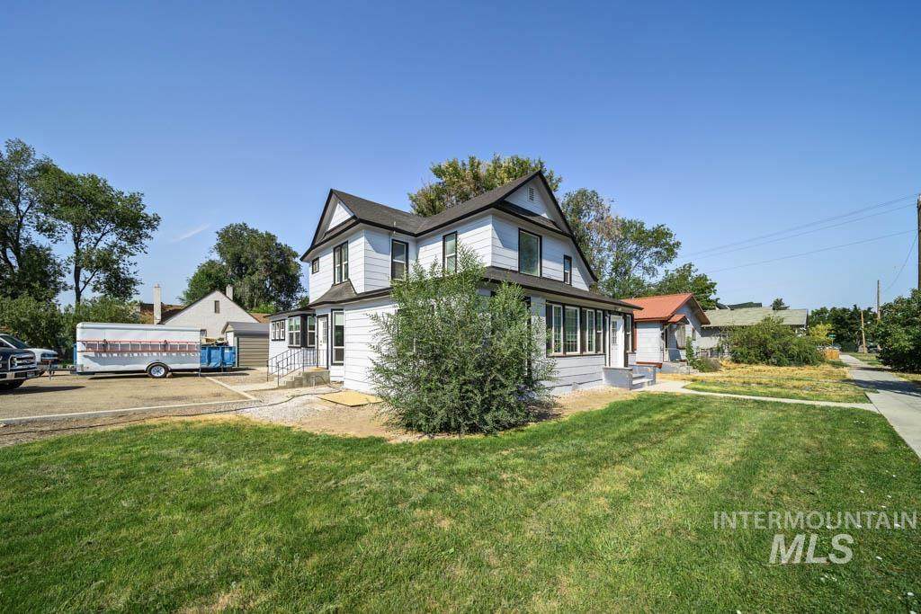 1317 4th St - Photo 1