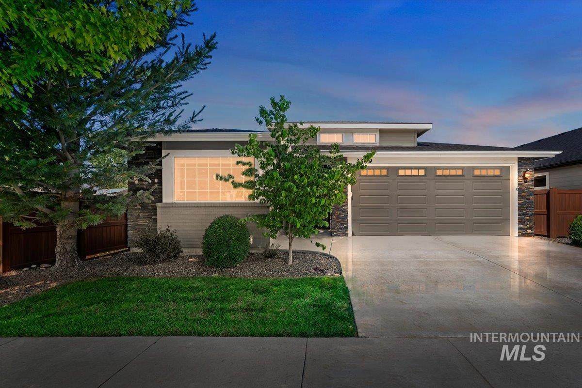 3309 N Park Crossing Avenue - Photo 1