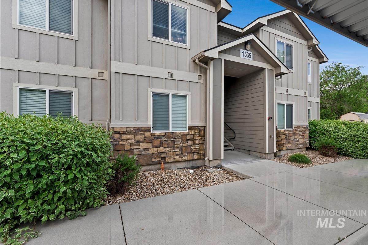 1535 Alexandra Ln - Photo 1