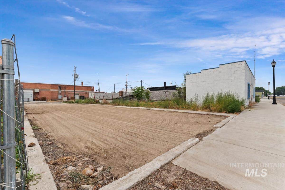 18 Owyhee Ave - Photo 1