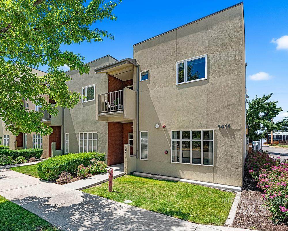 1411 Grand Ave - Photo 1