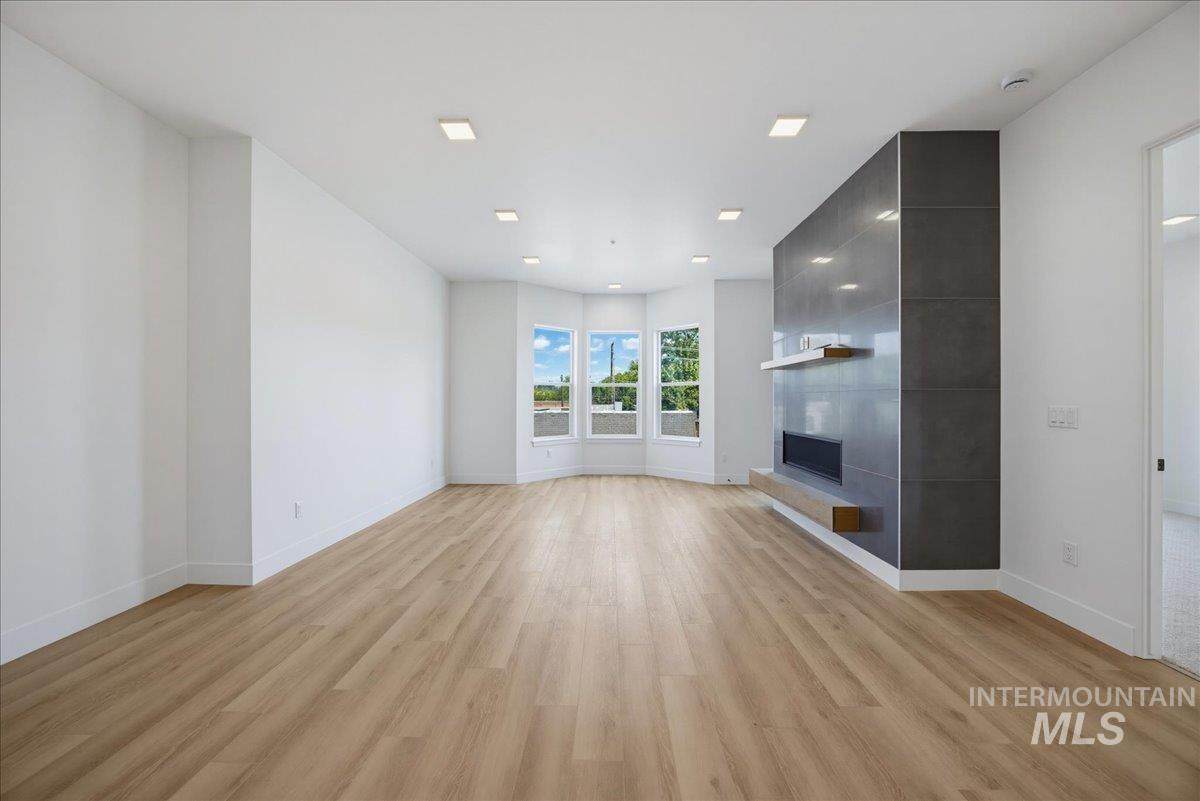 55 State St - Photo 1