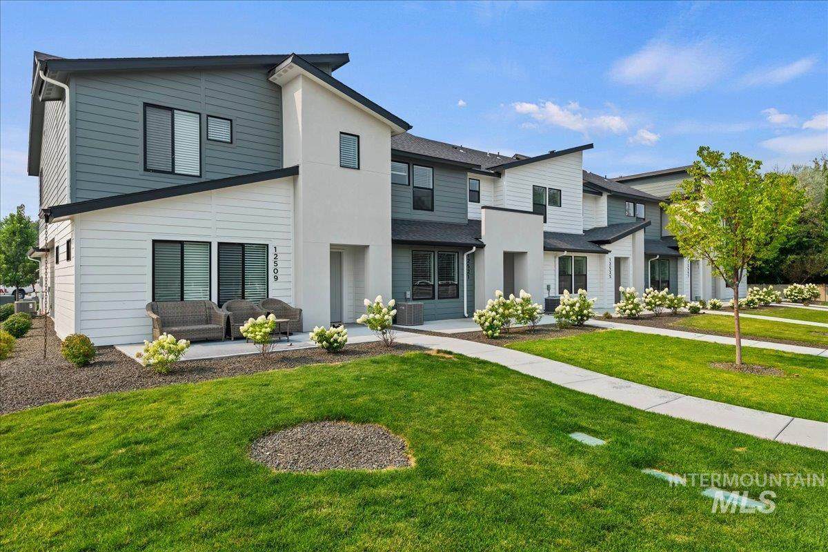 12535 Victory Rd - Photo 1