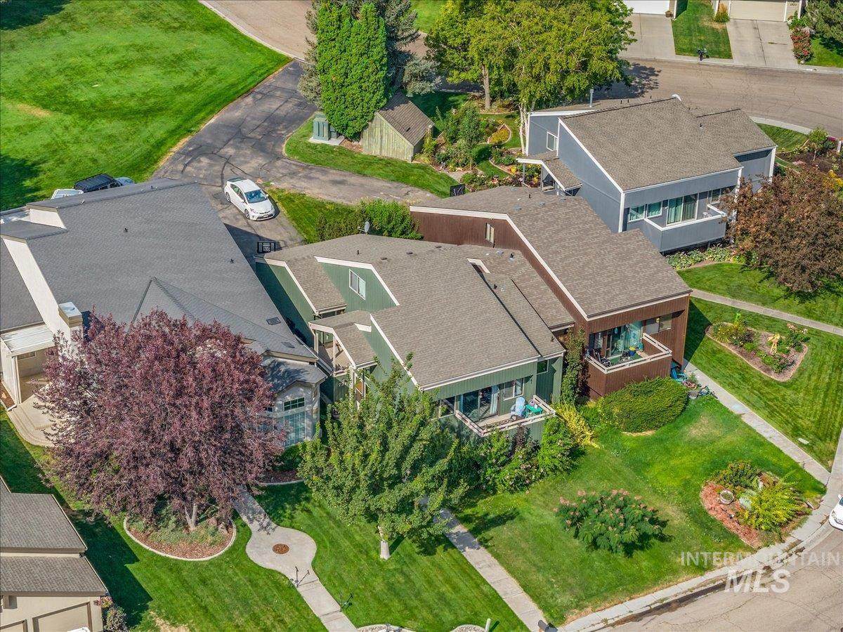 721 Parkside Way - Photo 1