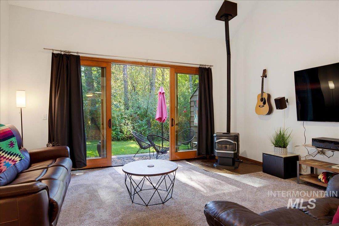 1630 Davis Ave - Photo 1