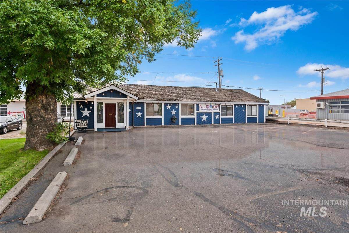 425 2nd E St. - Photo 1