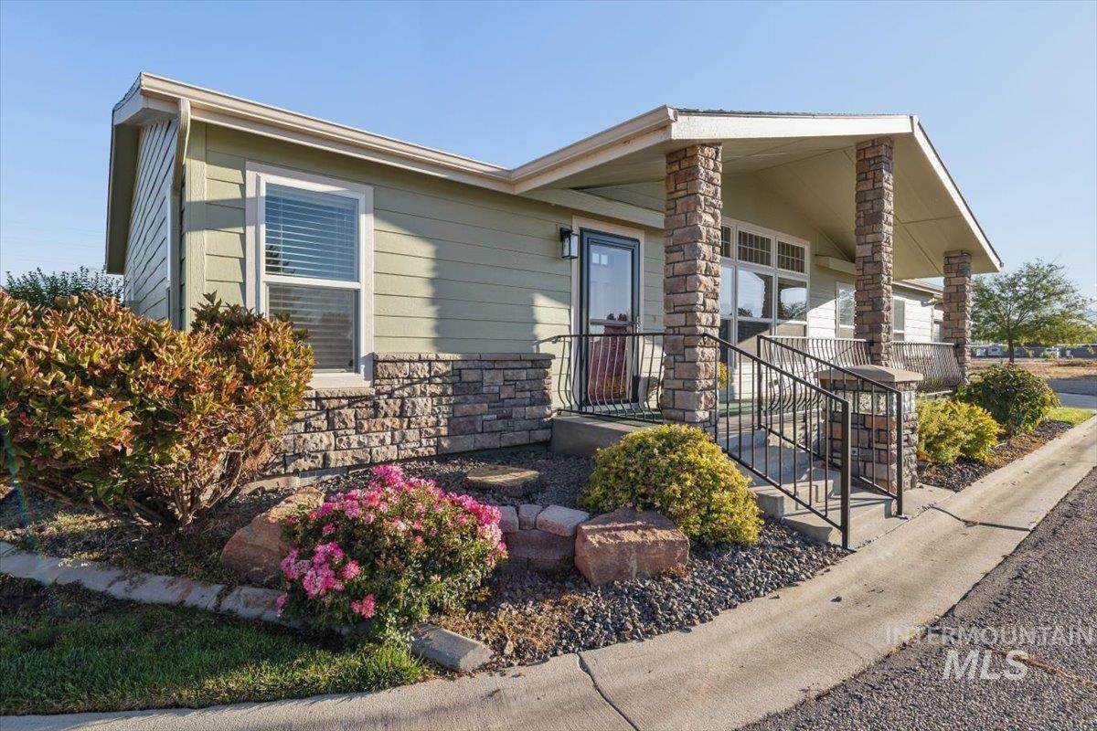 421 Curtis Rd - Photo 1