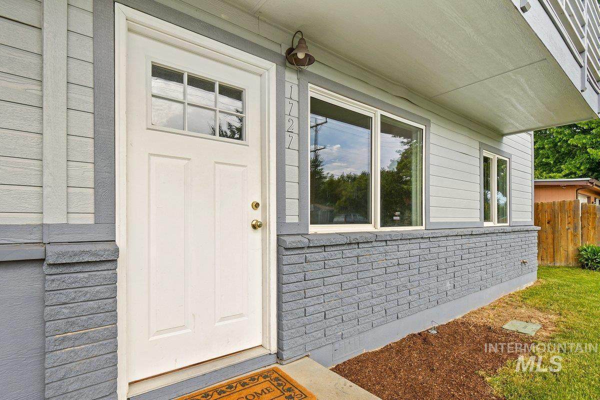 1727 Latah - Photo 1