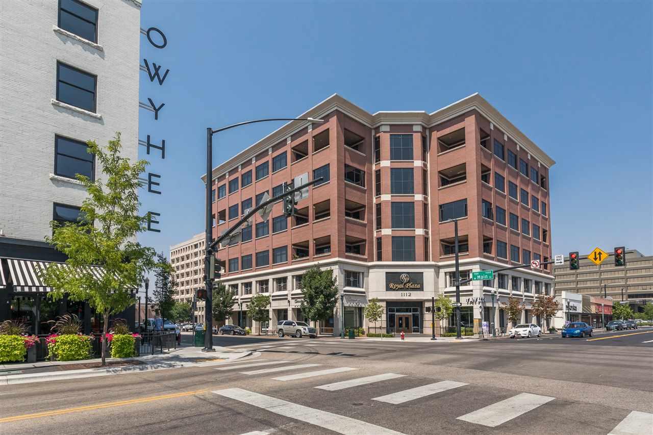 1112 Main Street - Photo 1
