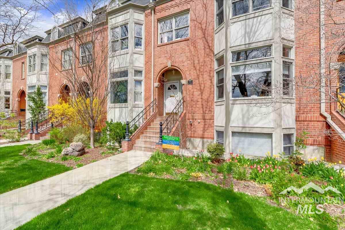 724 Warm Springs Ave - Photo 1
