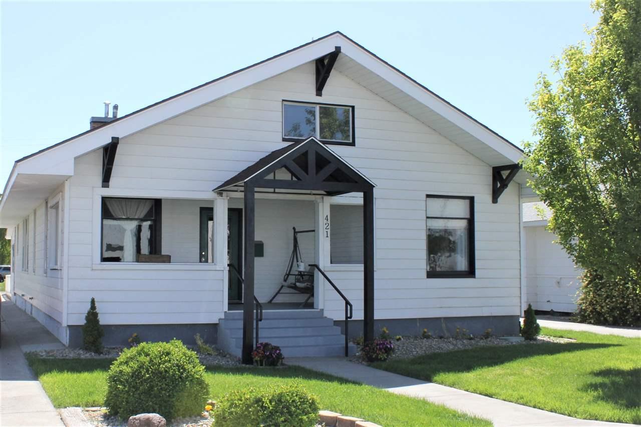 421 2nd Ave W - Photo 1