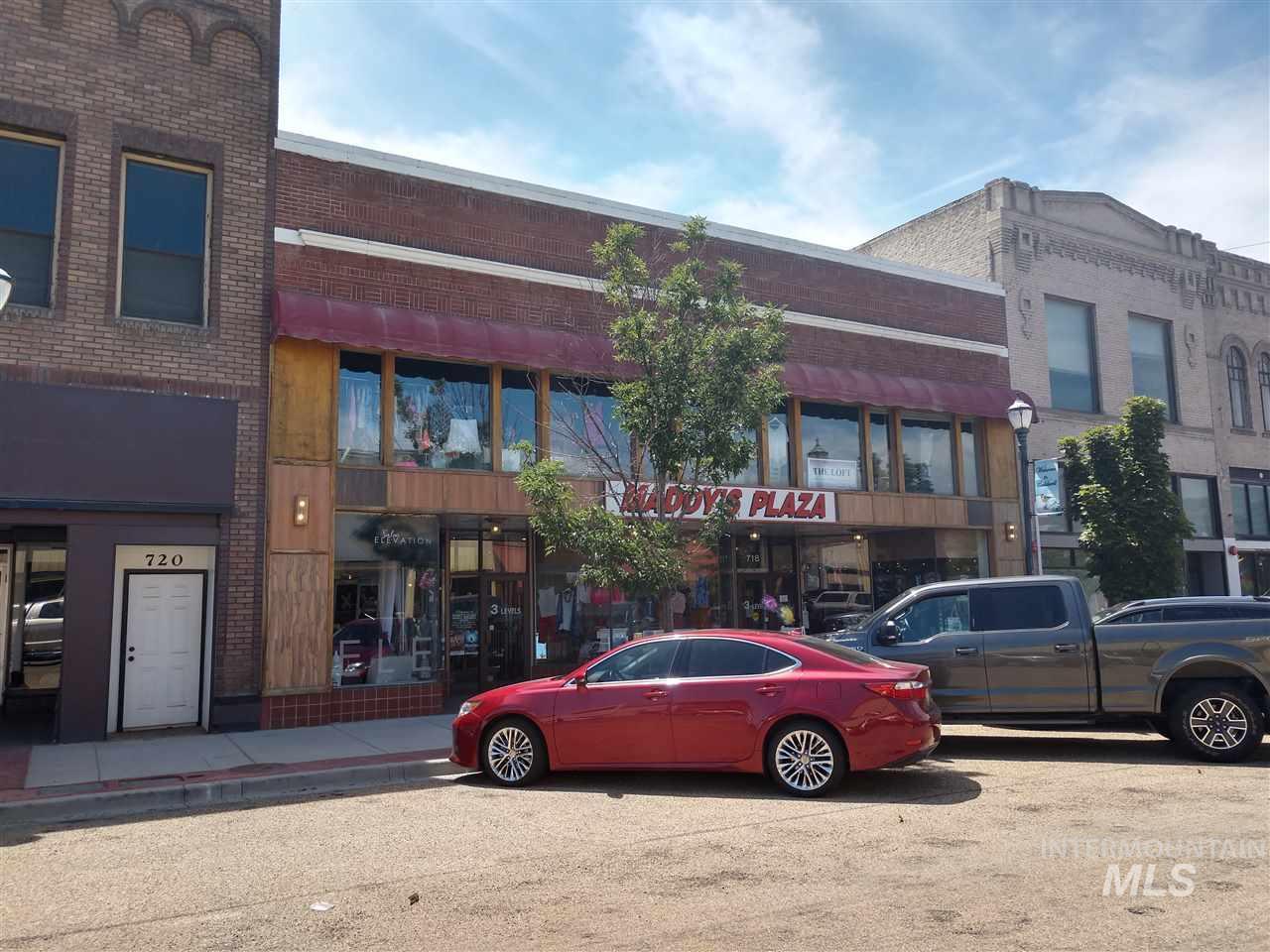 718 Main St - Photo 1