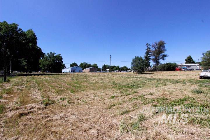639 Thain - Photo 1