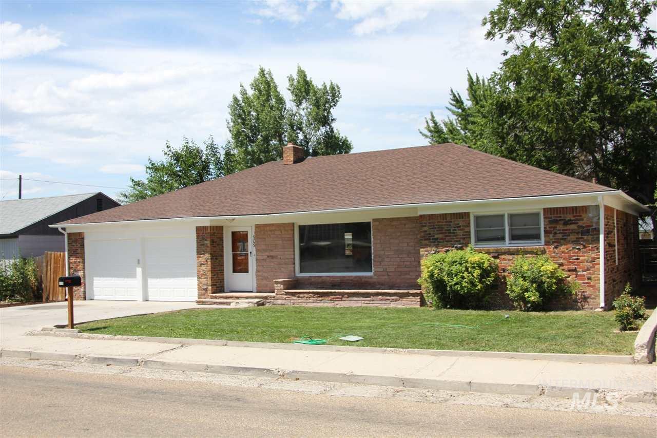 909 E. Logan - Photo 1