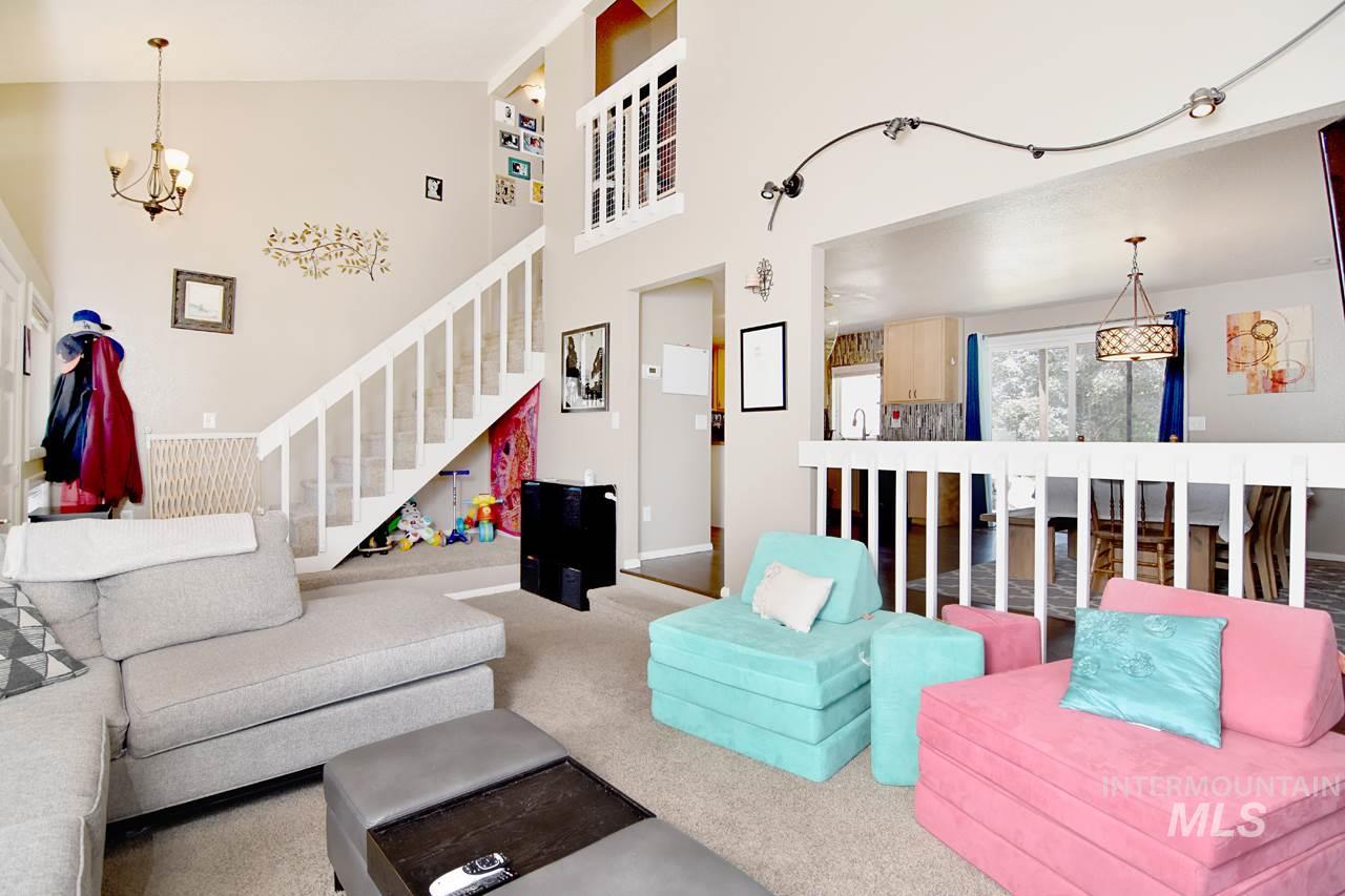 5707 Marcliffe Ave - Photo 1