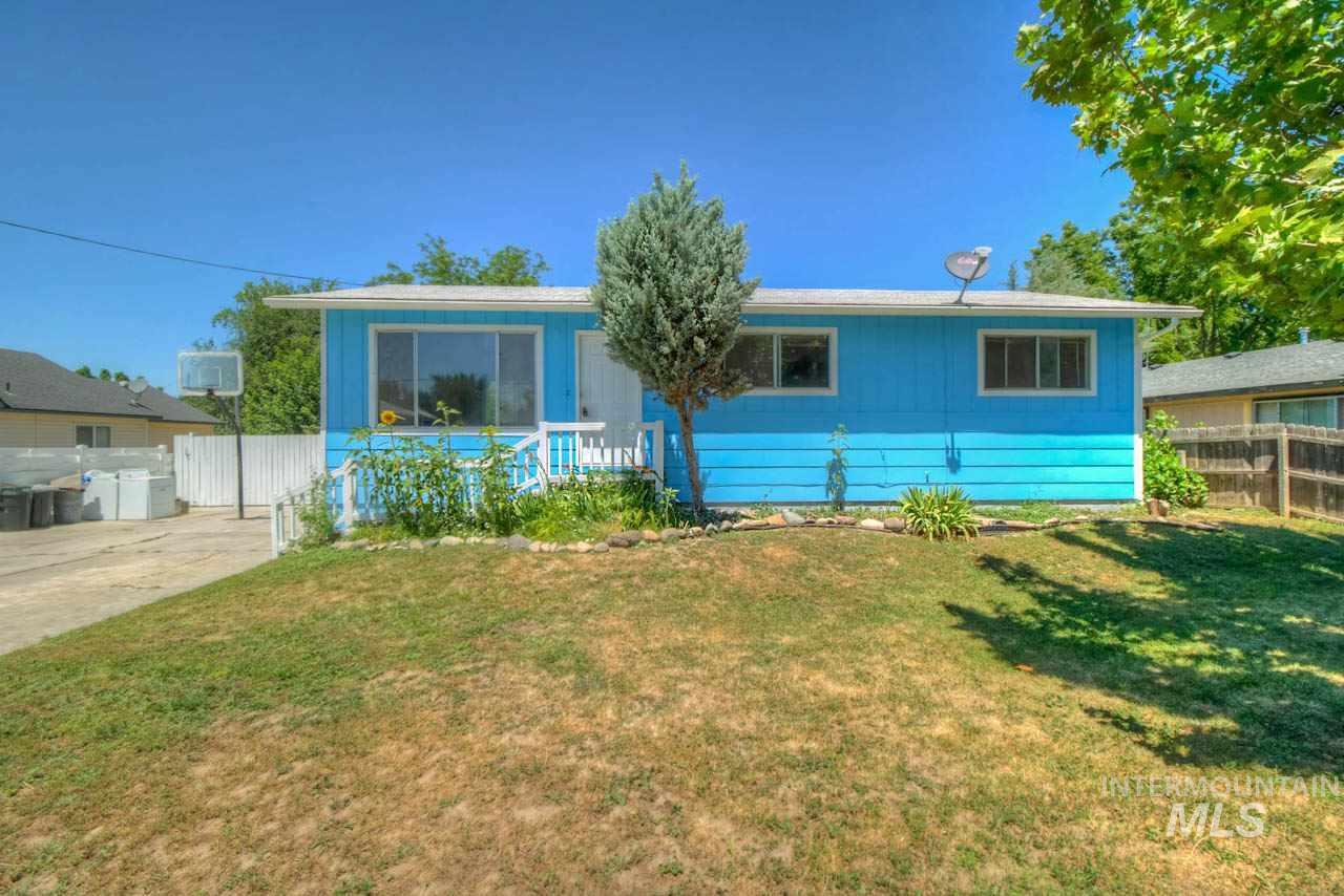 1102 Main St - Photo 1
