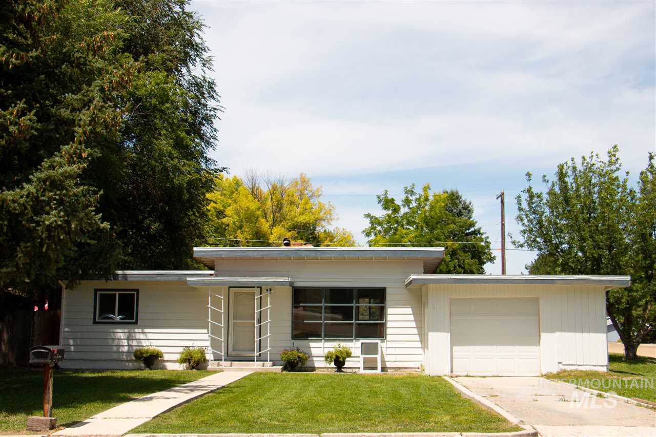 1121 Ash St. - Photo 1