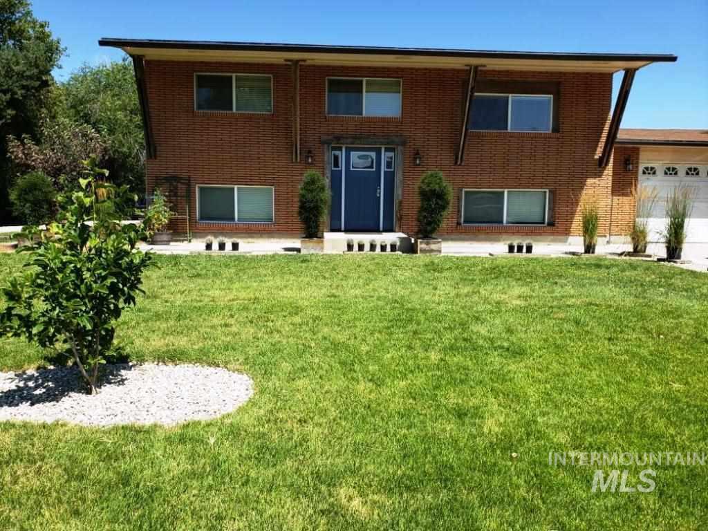 9464 Hackamore - Photo 1
