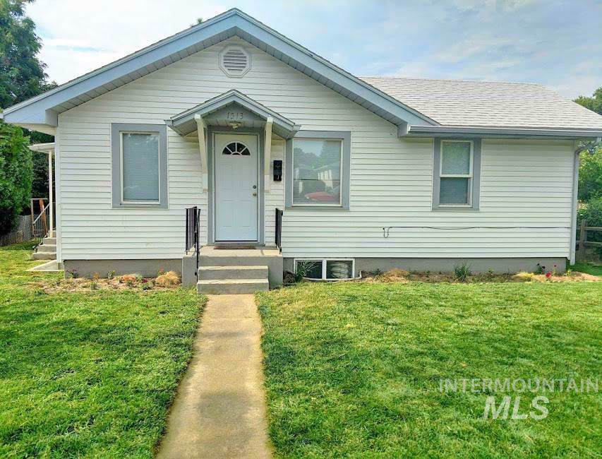1513 14th Avenue - Photo 1