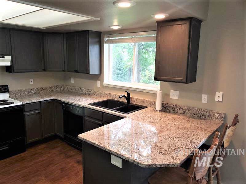 3208 Parkview Way - Photo 1