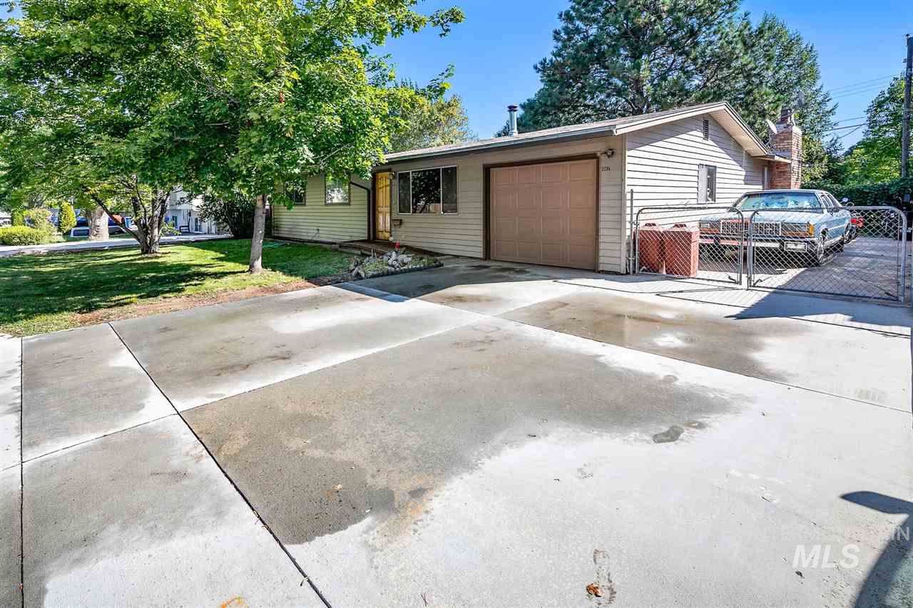 2704 Shoshone - Photo 1