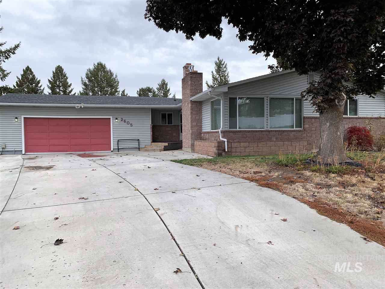 2605 Willow Dr - Photo 1