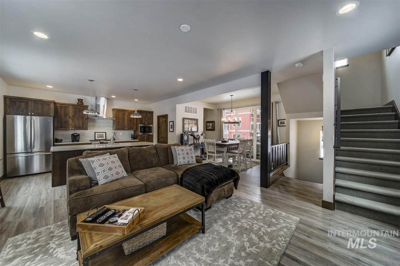 307 Silverpine Drive - Photo 1
